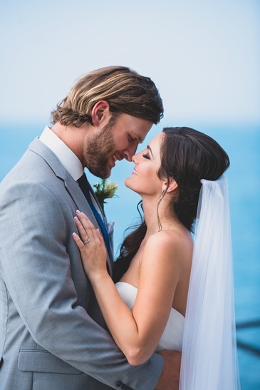 Newly Wed Couple captured by Kitchener Wedding Photographer - Devon Crowell