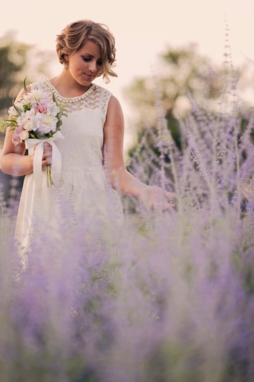 Beautiful Bride with a Bouquet of Flowers captured by Kitchener Wedding Photographer - Devon Crowell